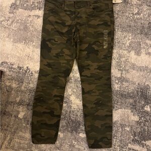 GAP Camouflage Leggings - Green and Black
